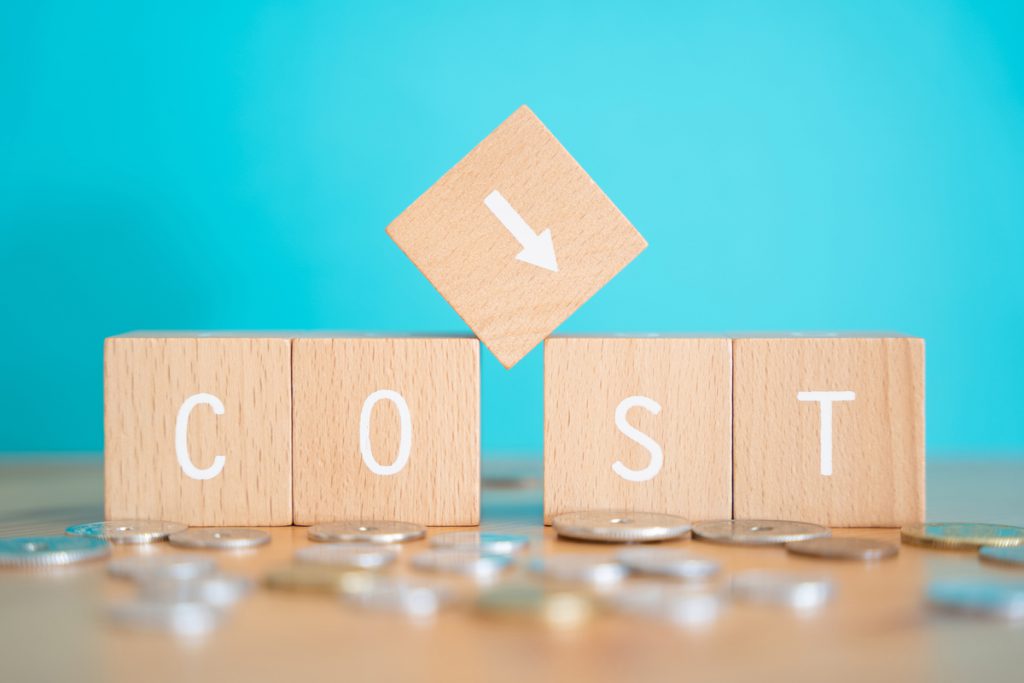 インサイドセールス代行のメリットであるコストダウンと書かれたブロック