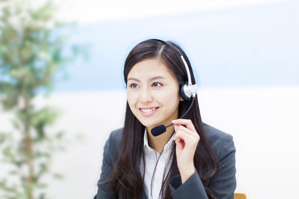 オンラインで商談をするインサイドセールスのイメージ画像。商談や契約の状況に合わせて戦略的にアプローチができるインサイドセールスはSaaS企業との相性がよいと言える。