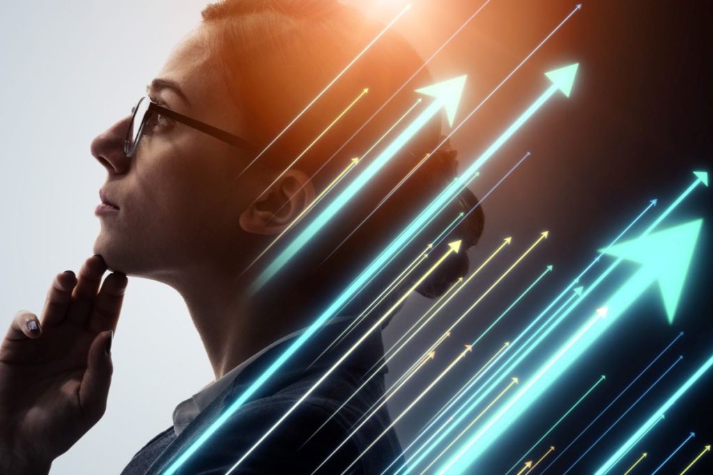 インサイドセールスのスキルを活かすキャリアパスを思案している女性