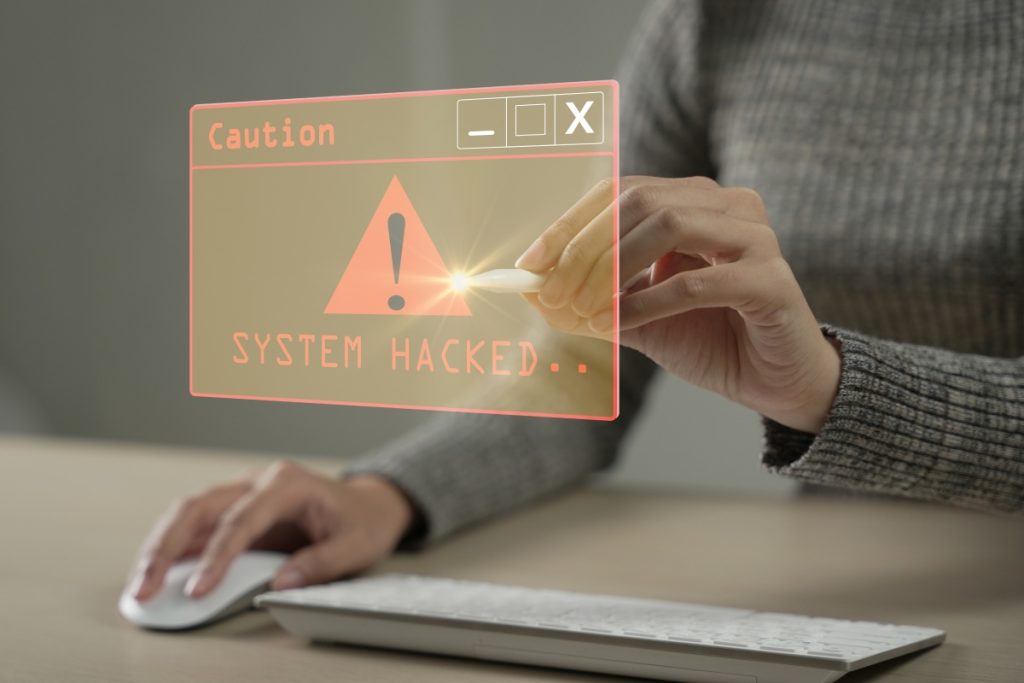 社会保険や福利厚生、納品、コスト、繁忙期などの情報が漏洩してしまう危険性のイメージ画像