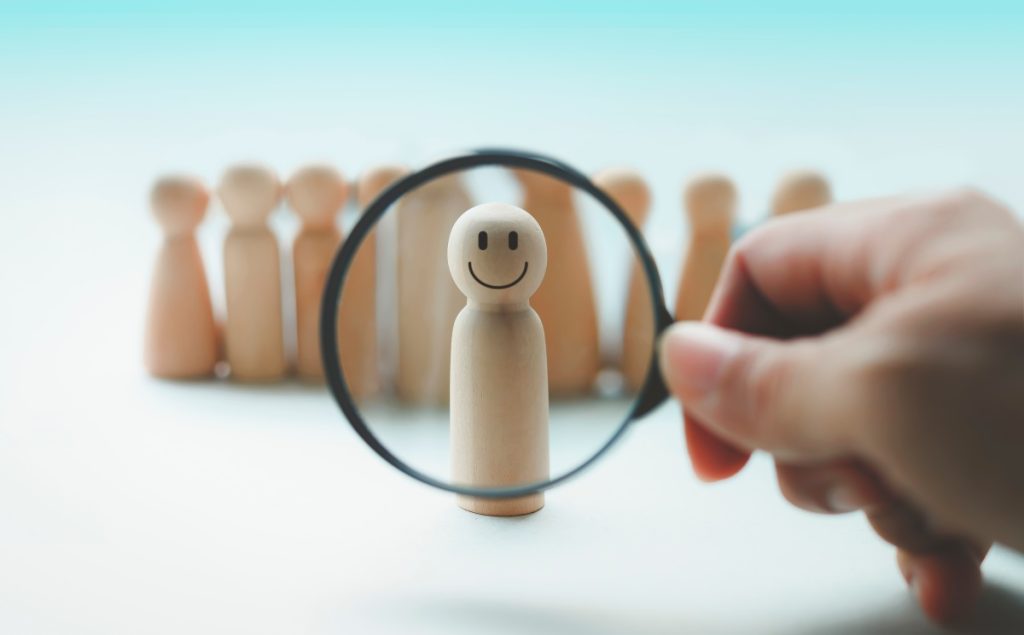 団体交渉が成立し、特定派遣などの人員を就職先に招いているイメージ画像