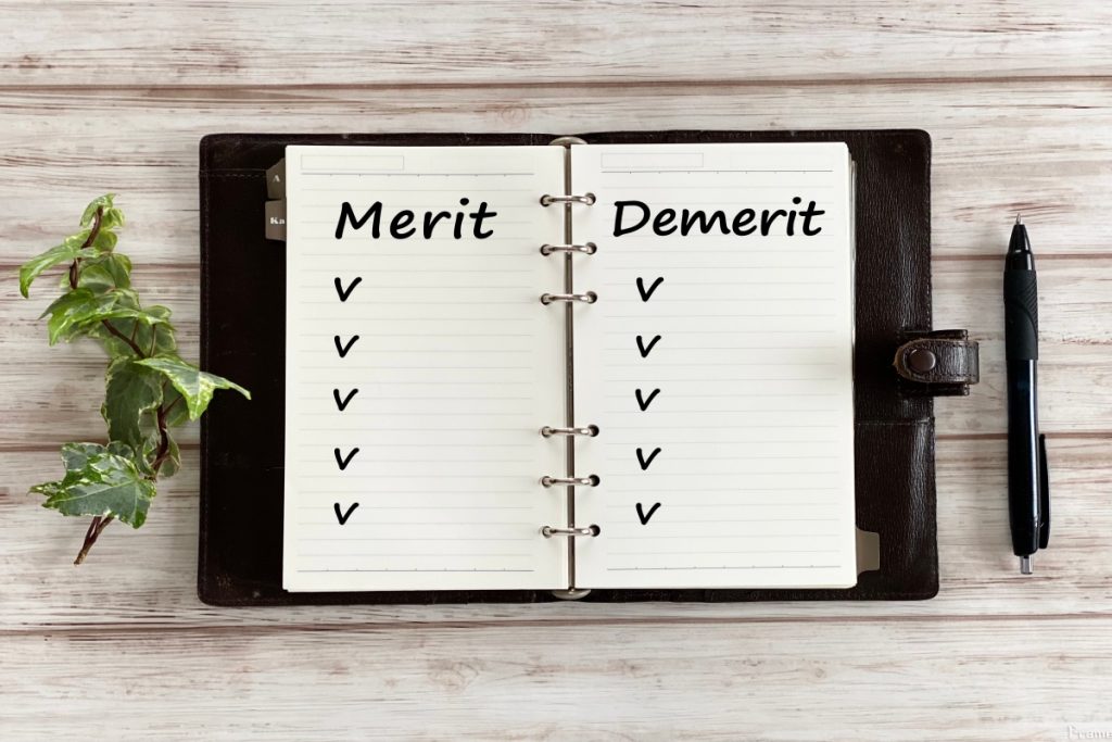 エンジニアや事務などさまざまな派遣のメリット・デメリットを表した画像。