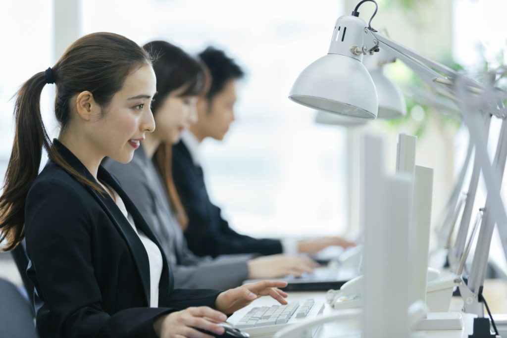 得意な職種を持っている派遣会社も多く、オンラインで登録や面談ができるところもあります。