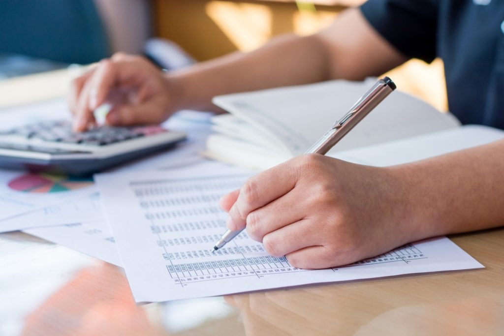 高齢者が希望を持って働ける環境づくりが大切です。