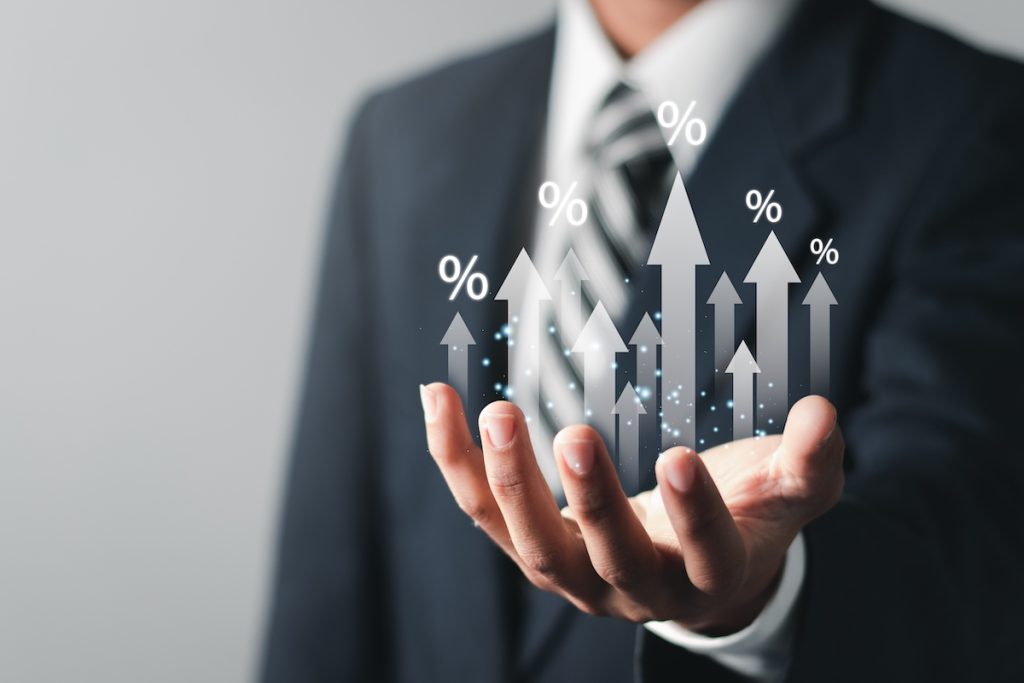 人材派遣では、直接人材を雇用するわけではないため、リスクの回避になる。