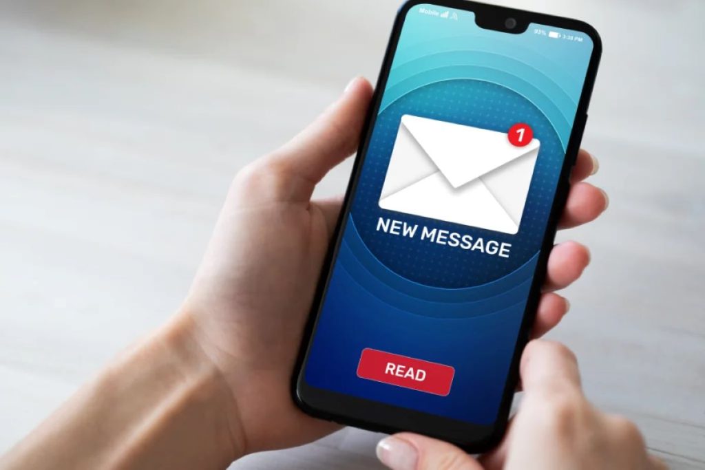 インサイドセールスでは一斉にメールを送る以外にも、個別で担当者にメールすることで成約率を高めていく。特に、BtoBではよく行われる